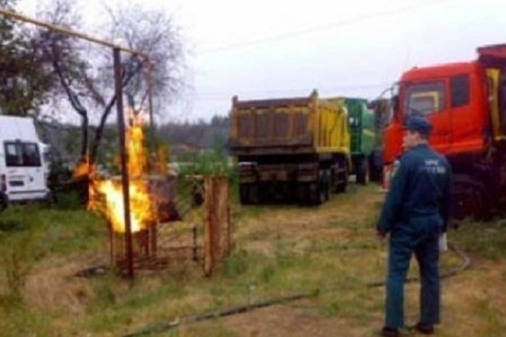 28.05.17 – В Кваркенском районе из-за удара молнии загорелся газопровод
