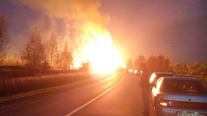 20.10.17 — взрыв и факельное горение газопровода 1200мм в Луховицах