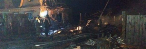 20.11.19 — взрыв газа (баллона) в гараже в частном доме в Иркутской области (Хомутово)